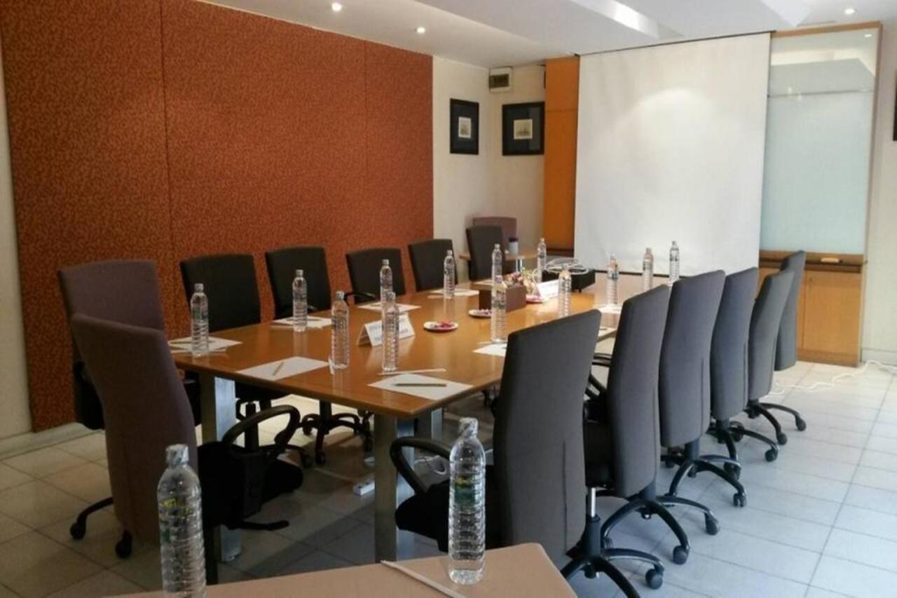 Ziniza The Boutique Service Apartment Банкок Екстериор снимка