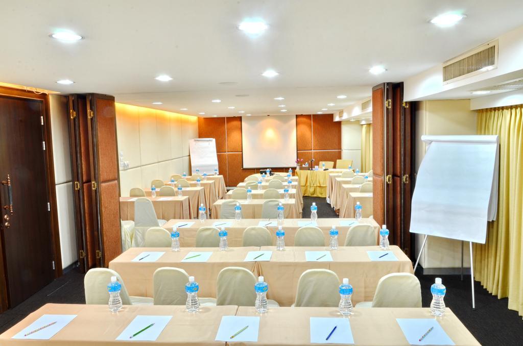 Ziniza The Boutique Service Apartment Банкок Екстериор снимка